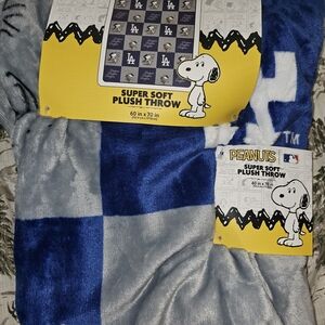 Los Angeles Dodgers Peanuts Super Soft Plush Throw
